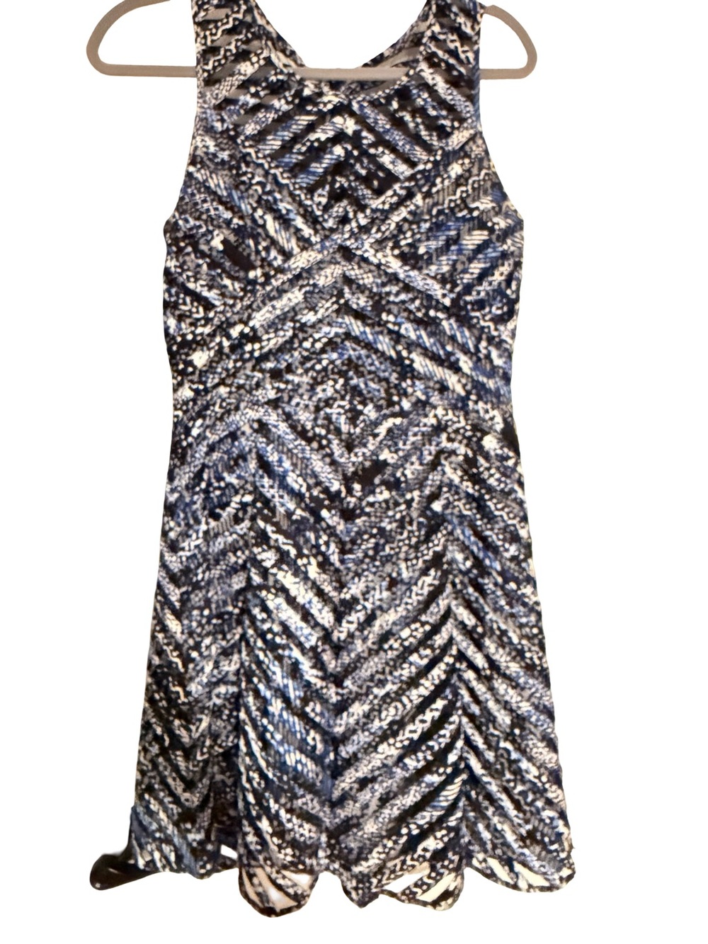 Women’s Black and White Patterned Sleeveless Dress